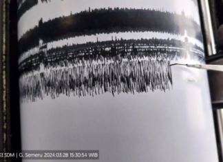 Semeru Erupsi Disertai Awan Panas Guguran