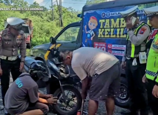 Polres Situbondo Sediakan Tambal Ban Gratis di Hutan Jati Kawasan Taman Nasional Baluran