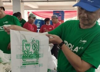 Daging Kurban dari Masjid Istiqlal Dibungkus Plastik Berbahan Bambu