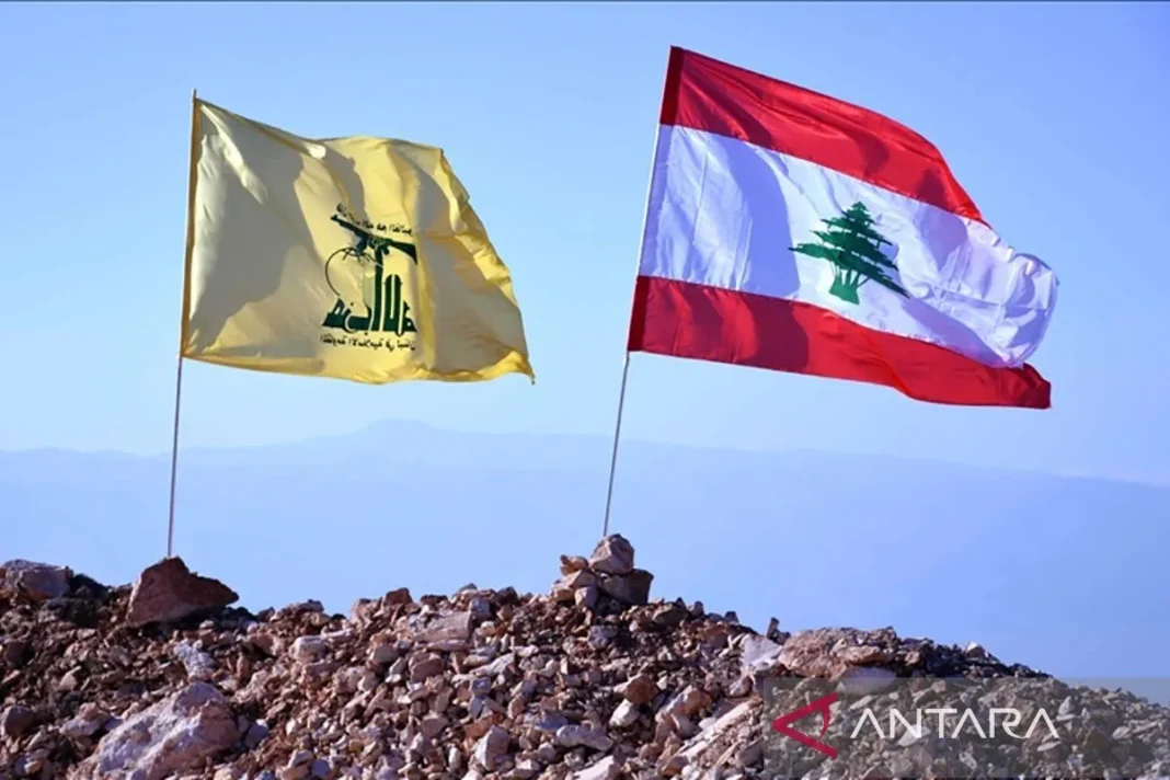 Bendera-Lebanon-dan-bendera-Hizbullah-dari-Anadolu-1.jpg