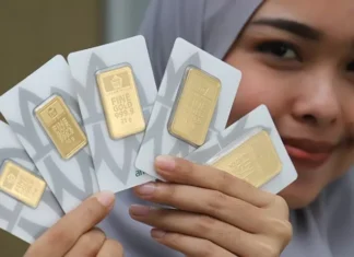 Harga Emas Antam Anjlok Jumat Ini