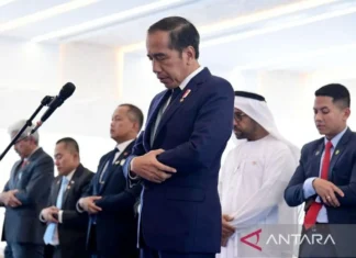 Presiden Jokowi Shalat di Masjid Presiden Joko Widodo di Abu Dhabi