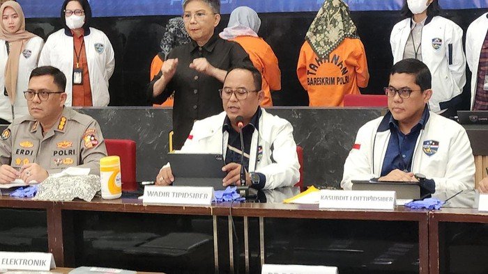 konferensi-pers-kasus-eksploitasi-seksual-anak-di-bareskrim-polri-adrialdetikcom-3_169