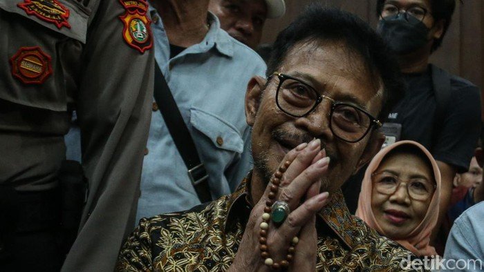 pegang-tasbih-di-tangan-syl-jalani-sidang-tuntutan-7_169