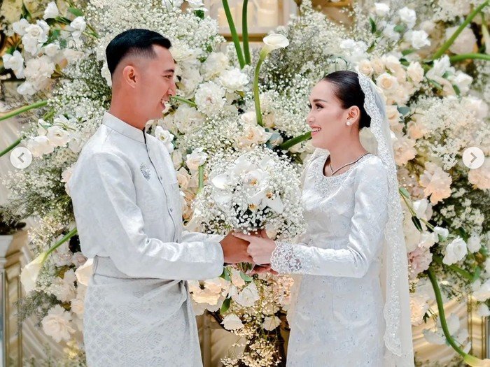penampilan-ayu-ting-ting-saat-tunangan-2_43