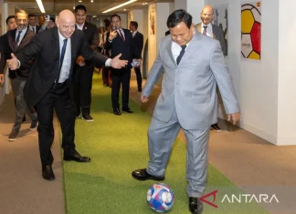 Presiden Terpilih Prabowo Subianto Bertemu Presiden FIFA Gianni Infantino