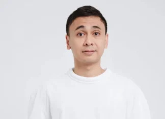 Raditya Dika Unggah Gambar Peringatan Darurat Garuda Biru