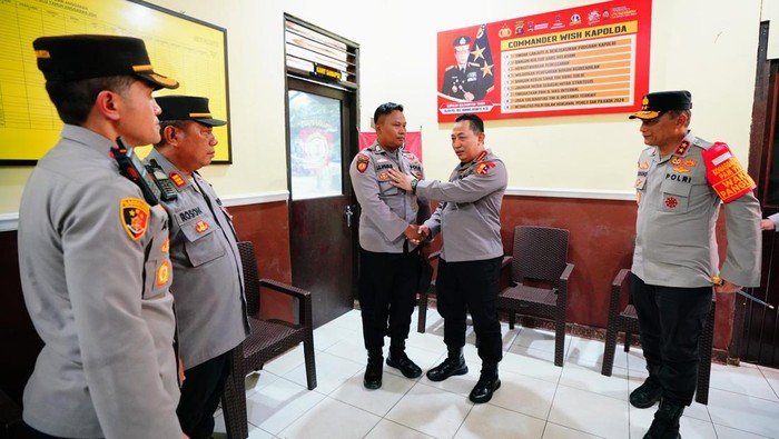 bripka-joko-bertemu-dengan-kapolri-jenderal-listyo-sigit-prabowo_169