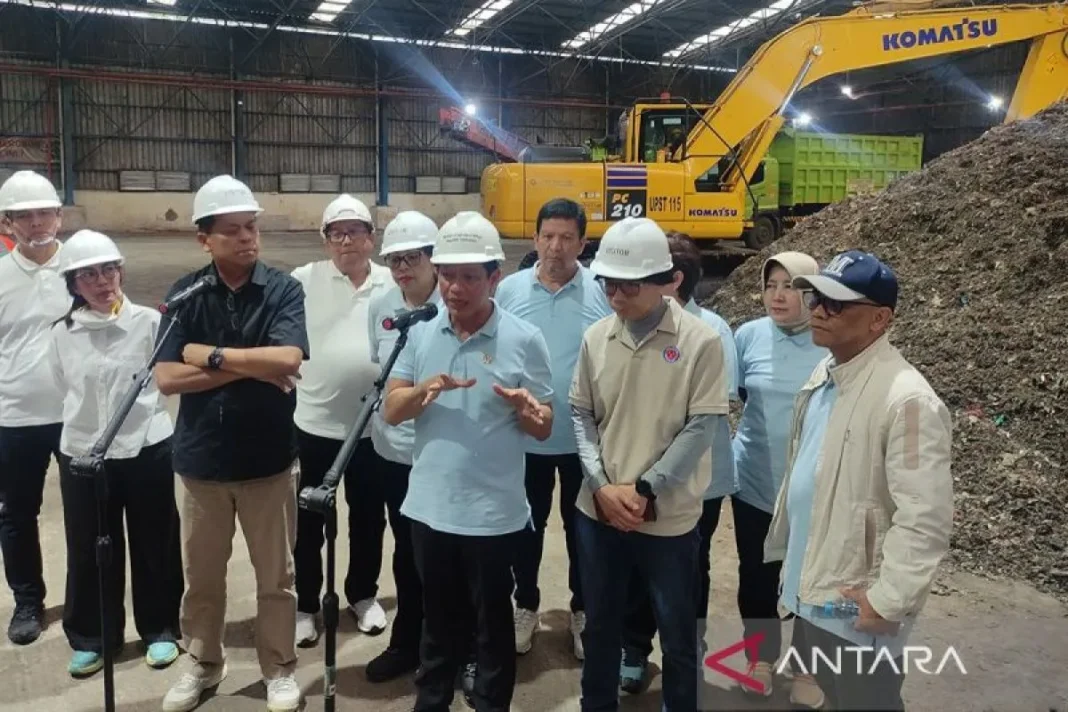 Menteri KLH Hanif Faisol Nurofiq