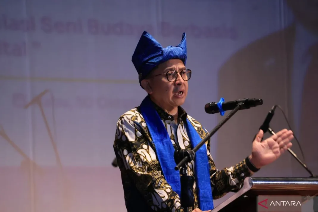 Menteri Kebudayaan Fadli Zon memberikan paparan pada kuliah umum di Institut Seni Indonesia (ISI) Kota Padang Panjang, Sumatera Barat, Rabu