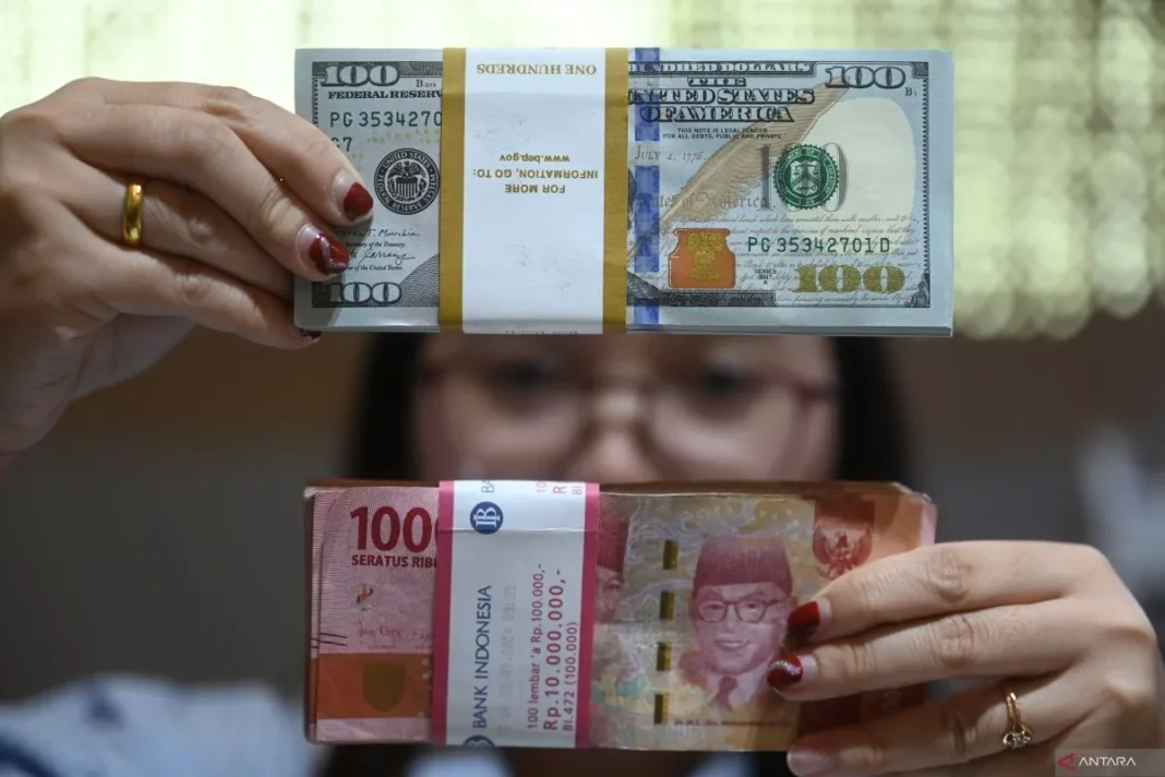 Nilai-tukar-rupiah-menguat-111024-RIV-7.jpg