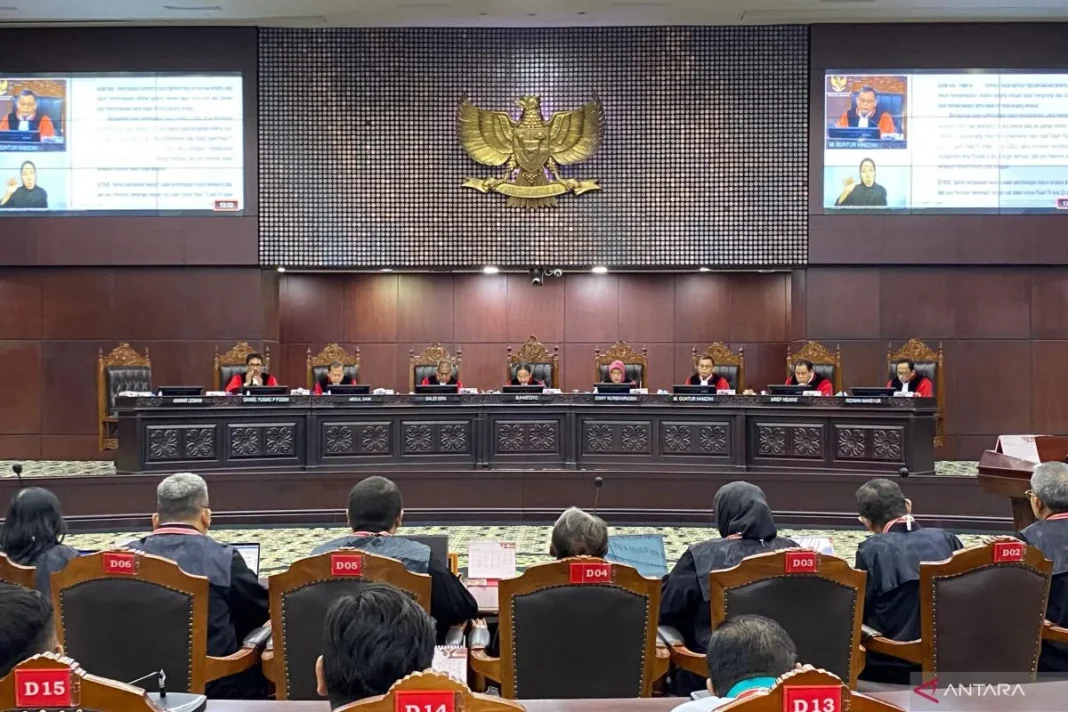 Suasana sidang pengucapan putusan Perkara Nomor 168 di Ruang Sidang Pleno Mahkamah Konstitusi, Jakarta, Kamis