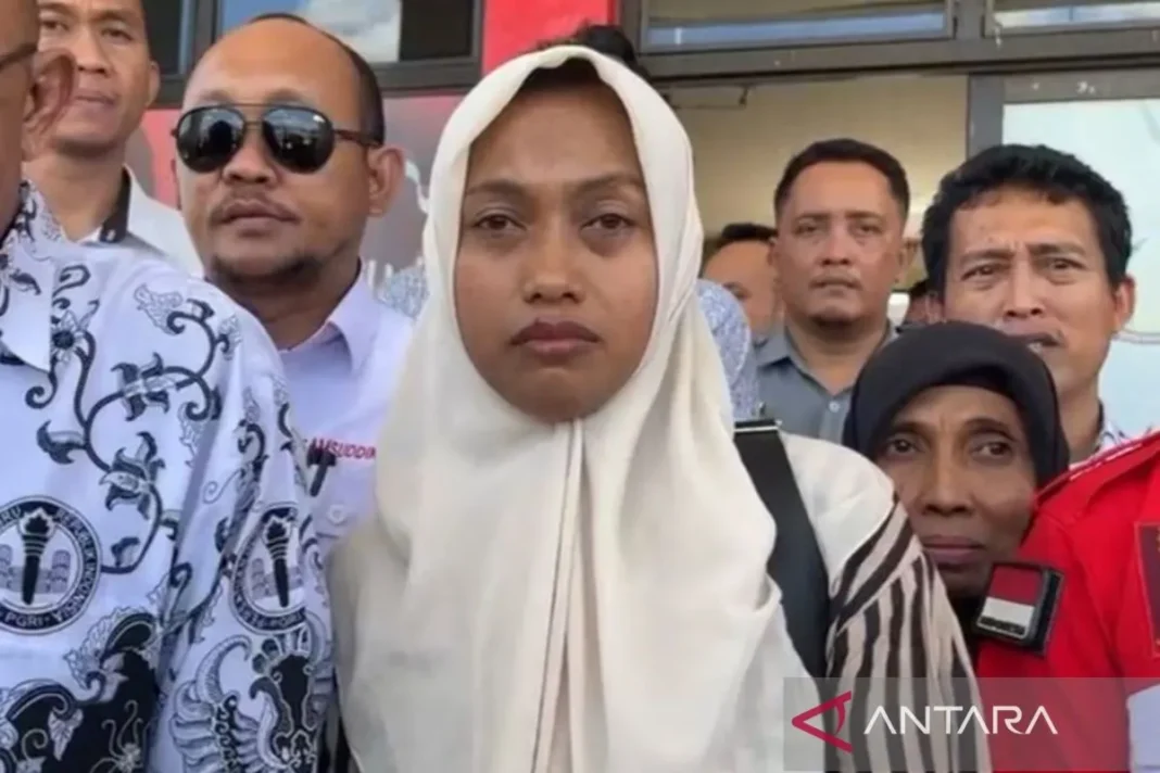 Supriyani, guru honorer SDN 4 Baito, Konawe Selatan, Sulawesi Tenggara