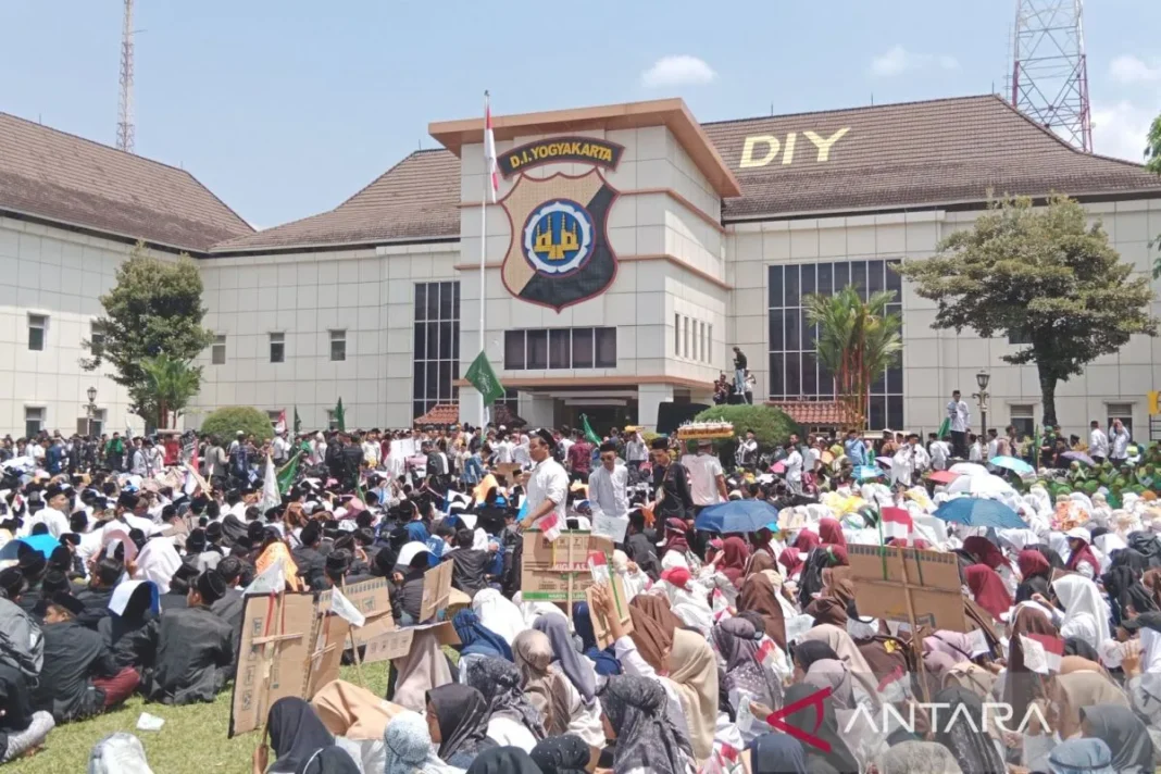 ribuan santri datangi polda yogyakarta