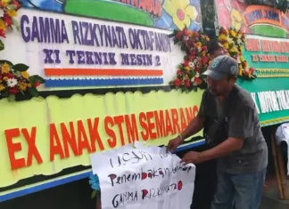 Aksi Keprihatinan Siswa Tewas Ditembak Digelar Di SMKN 4 Semarang