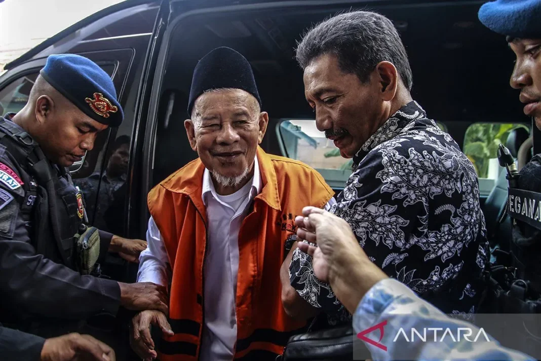 Arsip foto - Terdakwa kasus dugaan suap dan gratifikasi Abdul Gani Kasuba