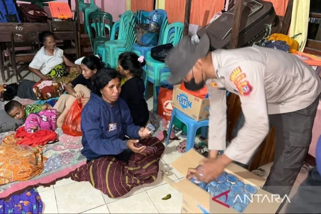Dapur umum sediakan ribuan makanan penyintas erupsi Gunung Lewotobi