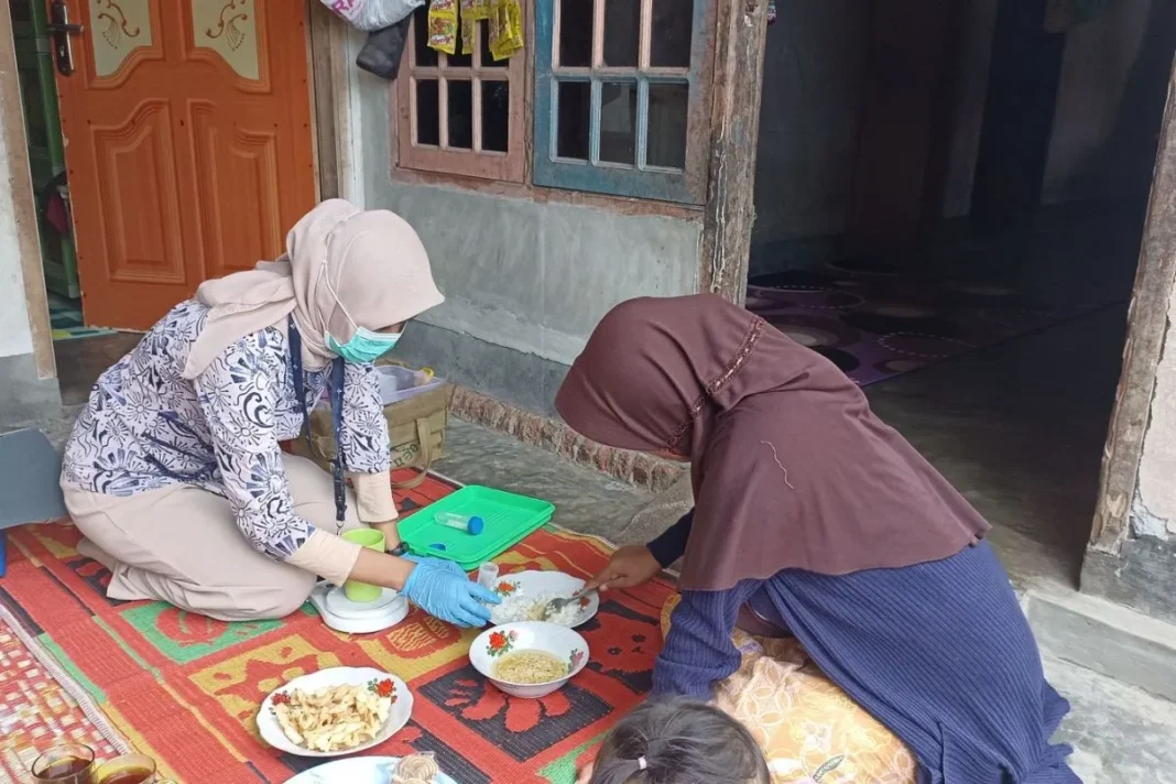 Ilustrasi pengambilan sampel makanan pada studi Action Against Stunting Hub (AASH) di Lombok Timur, Nusa Tenggara Barat, beberapa waktu lalu.