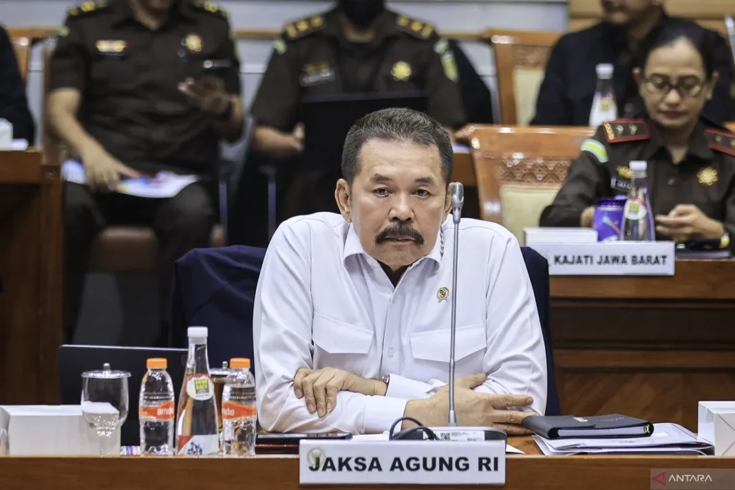 Jaksa Agung Sanitiar Burhanuddin bersiap mengikuti rapat kerja dengan Komisi III DPR di Kompleks Parlemen, Senayan, Jakarta, Rabu