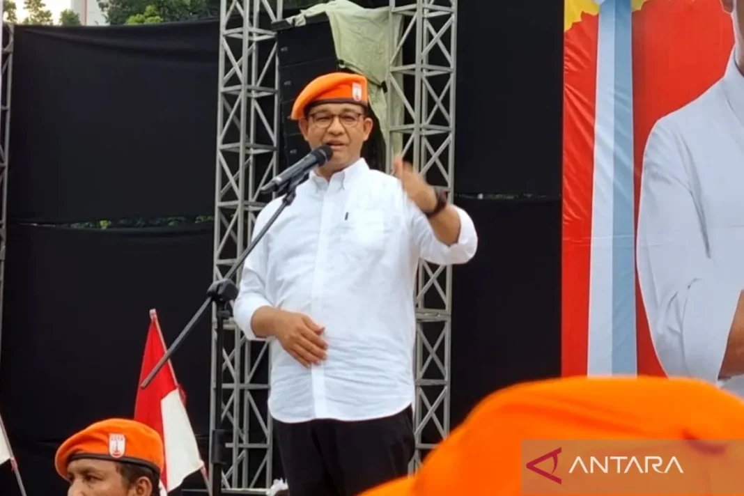 Mantan Gubernur DKI Jakarta Anies Baswedan dalam kegiatan Apel Siaga Warga Kota bersama calon gubernur dan wakil gubernur DKI Pramono Anung dan Rano Karno di Lapangan Blok S, Jakarta Selatan, Kamis