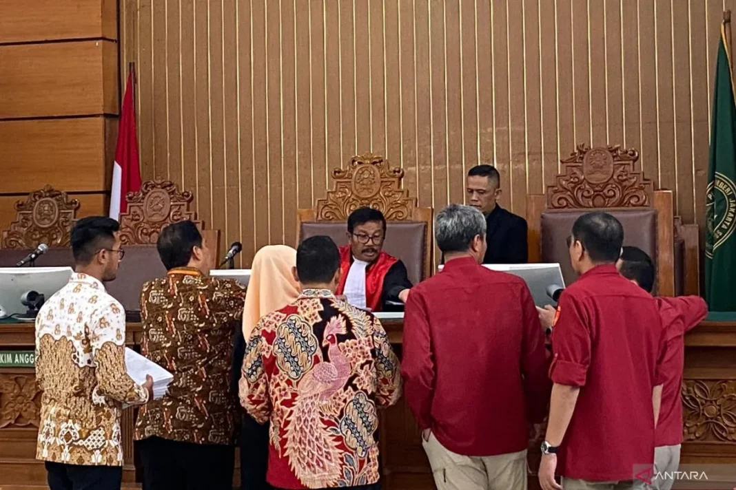 Pengadilan Negeri Jakarta Selatan menggelar sidang gugatan praperadilan tahap penyerahan bukti terkait kasus korupsi impor gula Tom Lembong, Jakarta, Rabu