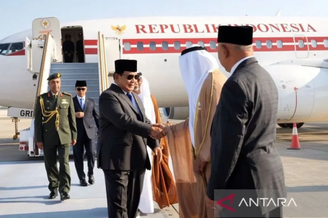 Presiden Prabowo Subianto saat tiba di Abu Dhabi, Persatuan Emirat Arab, Sabtu