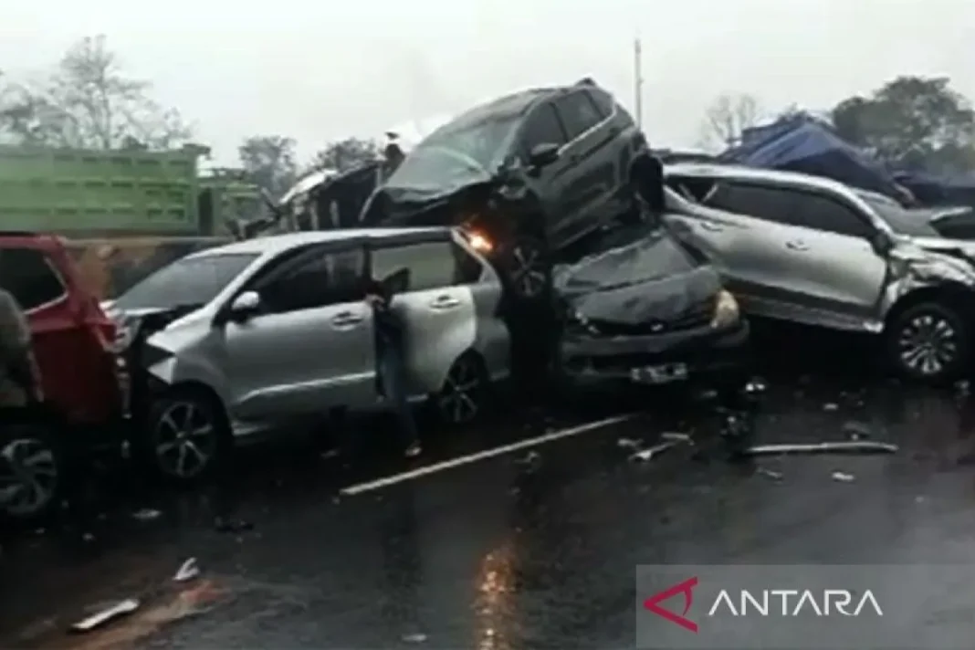 Tangkapan layar - Kecelakaan beruntun di Tol Cipularang Kilometer 92, Kabupaten Purwakarta, Jawa Barat, Senin