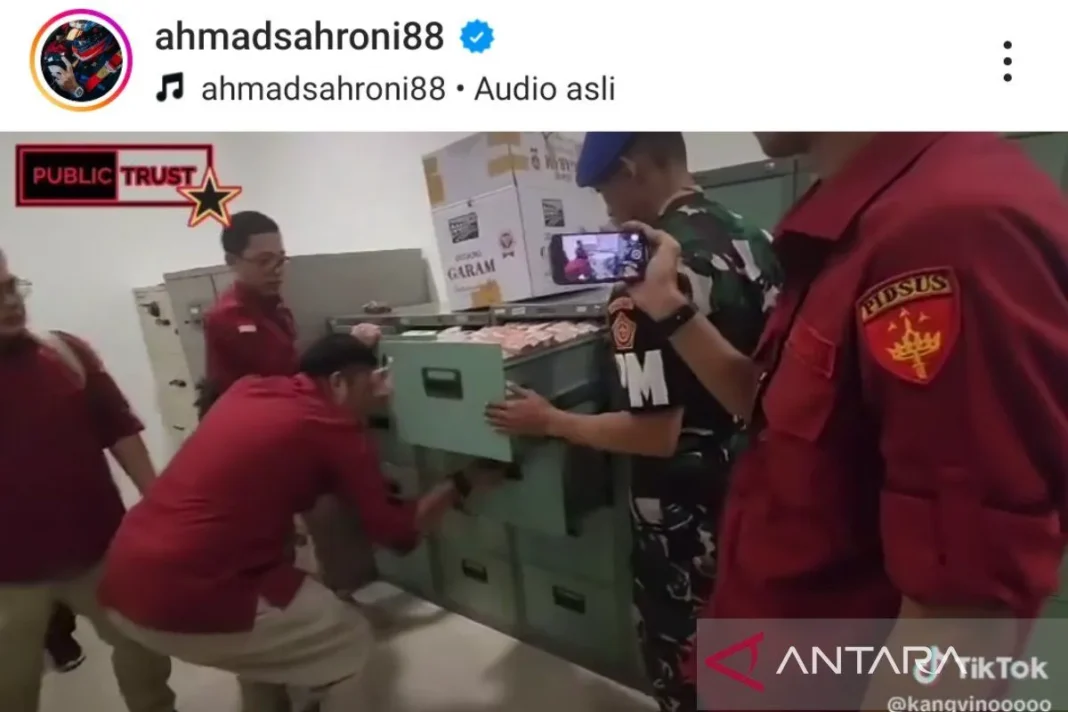 Tangkapan layar- Video yang dinarasikan penggeledahan Ruangan Stafsus Budi Arie.