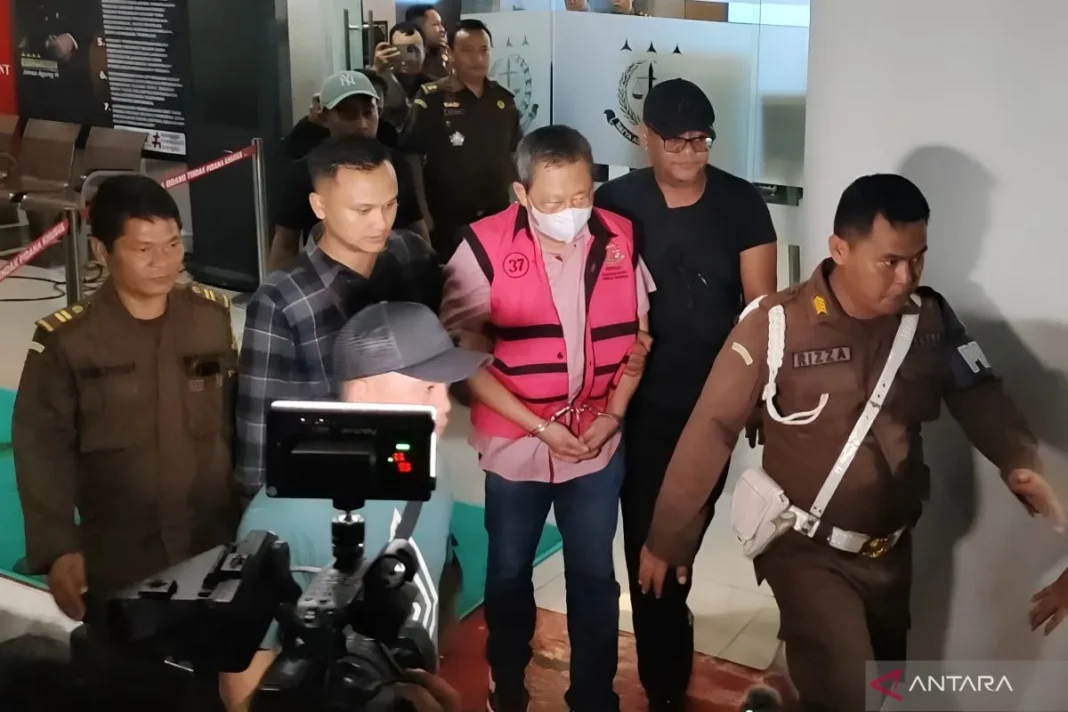 a Tersangka kasus dugaan korupsi pengelolaan tata niaga komoditas timah di wilayah IUP PT Timah