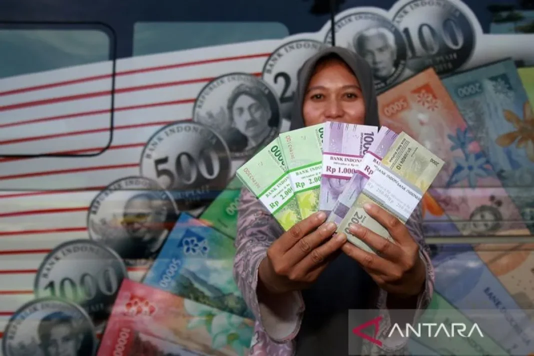 antarafoto-bi-melayani-penukaran-uang-pecahan-kecil-di-ternate-2032024-ans-1.jpg