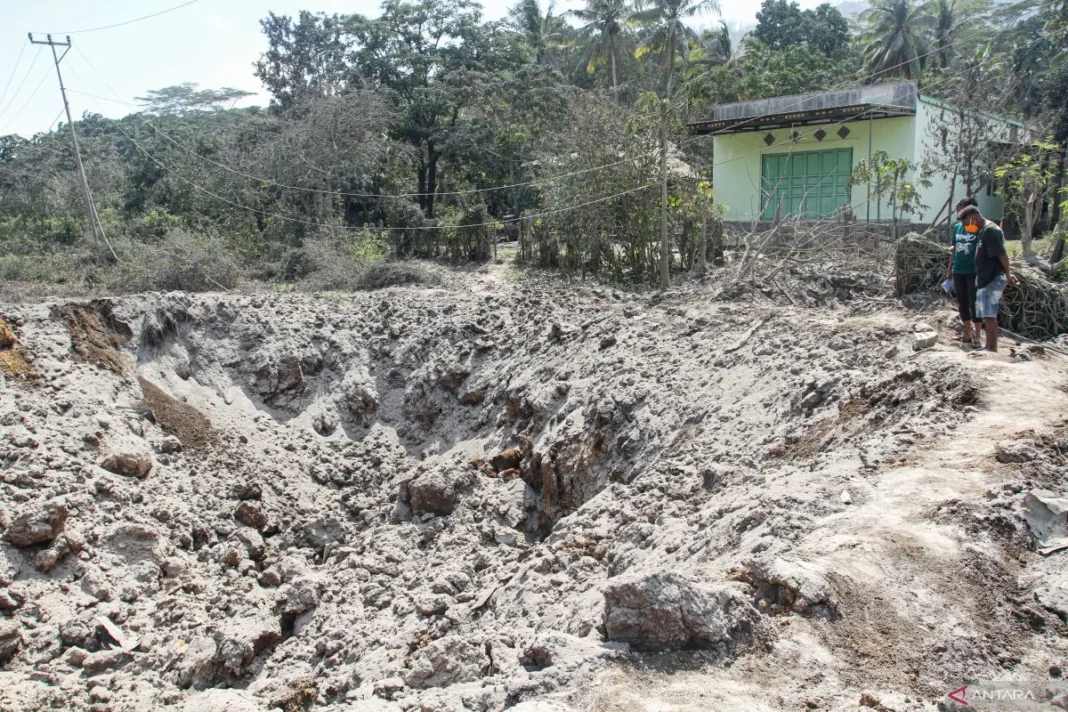 antarafoto-dampak-erupsi-gunung-lewotobi-1730900121-1.jpg