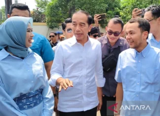 Jokowi Blusukan Melihat Pasar Notoharjo Solo