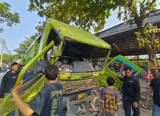 Dipicu Kecelakaan, Ratusan Warga Tangerang Hadang & Rusak Truk PIK 2