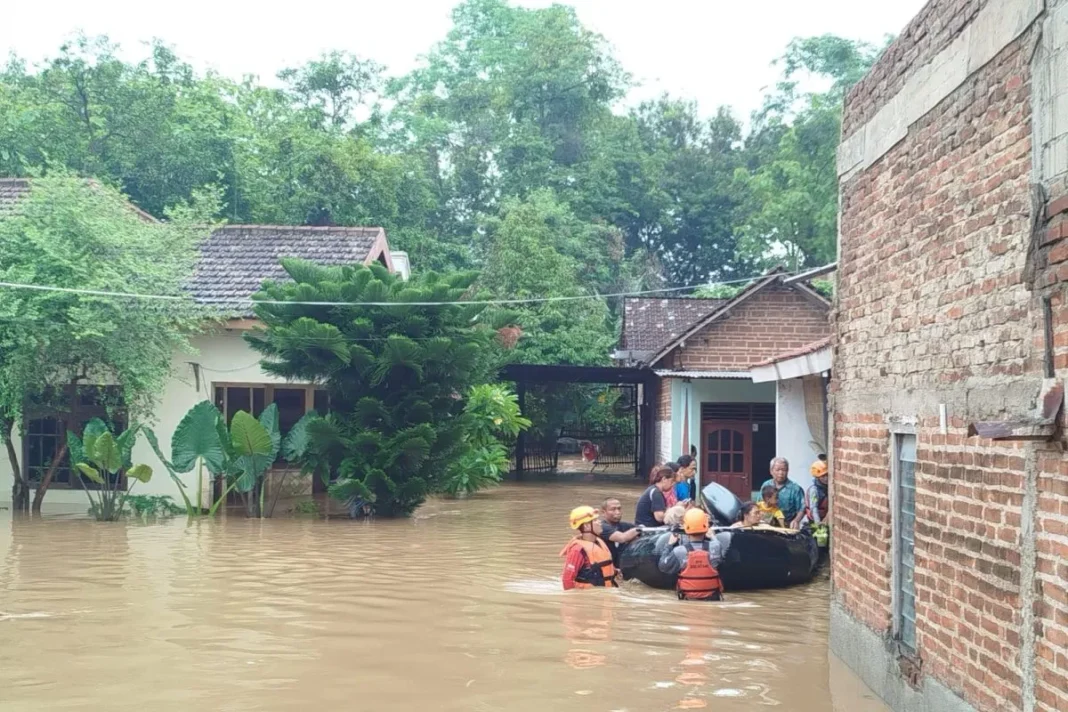 Banjir pandang putus jalur provinsi Trenggalek-Ponorogo-Pacitan
