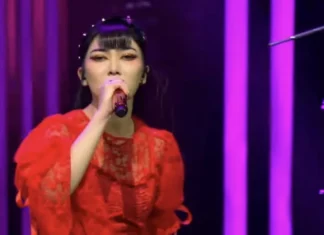 Jadi Artis Solo Terbaik, Isyana Sarasvati Tampil Energik Di Malam Puncak AMI Awards 2024