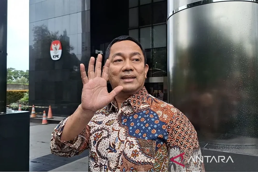 Mantan Wali Kota Semarang Hendrar Prihadi diperiksa KPK soal dugaan korupsi di lingkungan Pemerintah Kota Semarang, Selasa