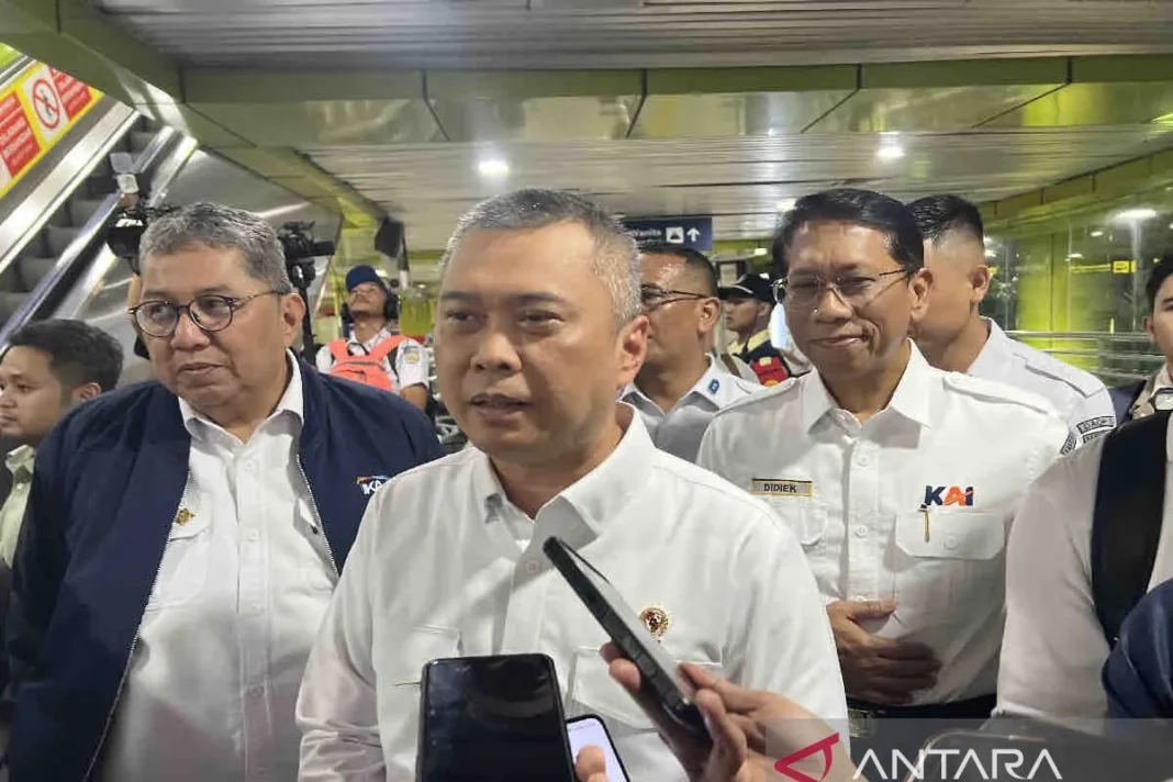 Menteri Perhubungan, Menhub, Dudy Purwagandhi diwawancara awak media di Jakarta, Senin