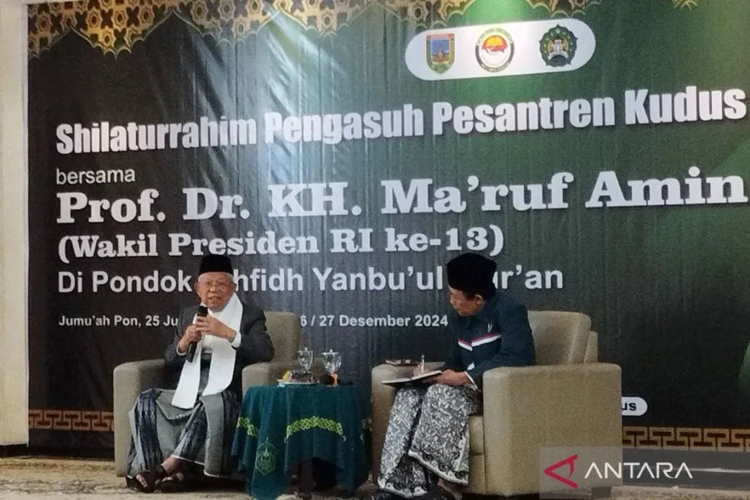 Wakil Presiden ke-13 Republik Indonesia Ma'ruf Amin saat menghadiri acara silaturahmi pengasuh pesantren Kudus di Pondok Tahfidh Yanbu'ul Qur'an di Kabupaten Kudus, Jawa Tengah, Jumat