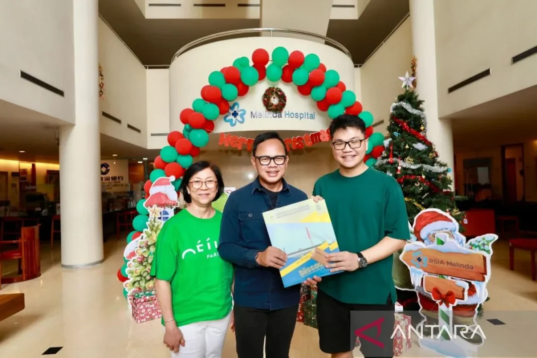 Wamendagri beri kado istimewa kepada bayi lahir saat Natal