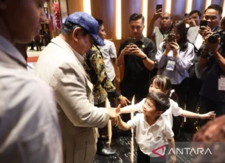 Warga NTT Sambut Presiden Prabowo Di Kupang, Harapkan MBG Segera Terwujud