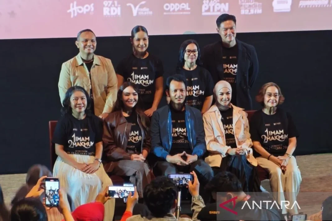 Para pemeran dan kru produksi film 1 Imam 2 Makmum
