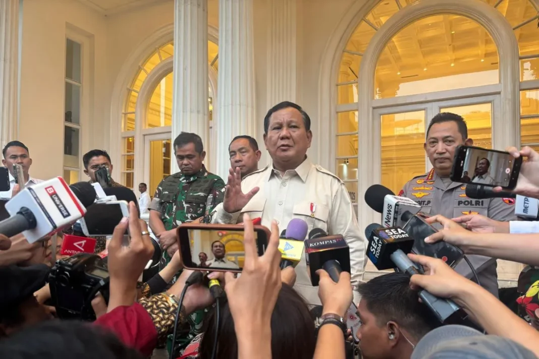 Prabowo ingatkan TNI-Polri harus mengayomi karena dibiayai rakyat