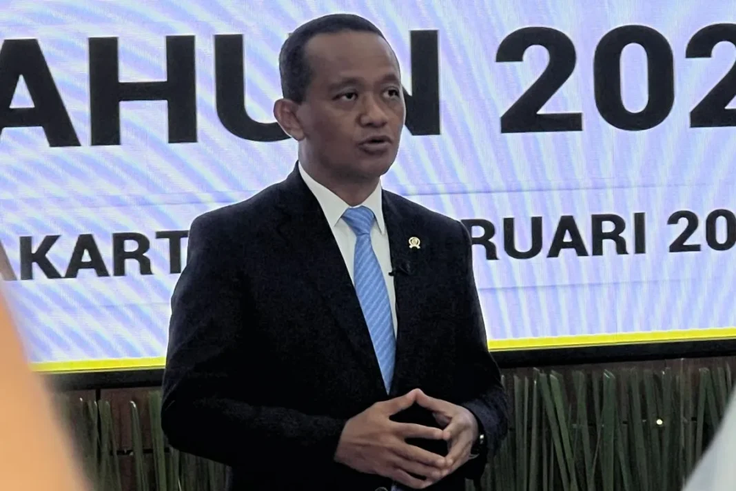 Menteri Bahlil minta warga bersabar antre LPG 3 kg, Mohon beri waktu
