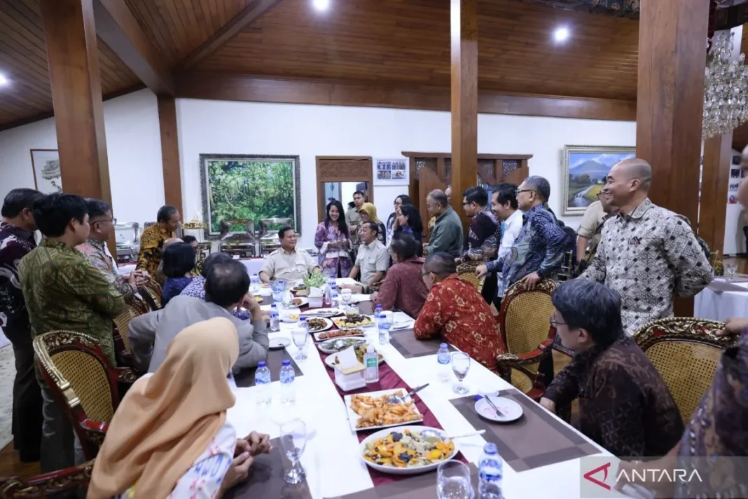 Presiden undang Dirpem Antara-pimred media untuk diskusi di Hambalang