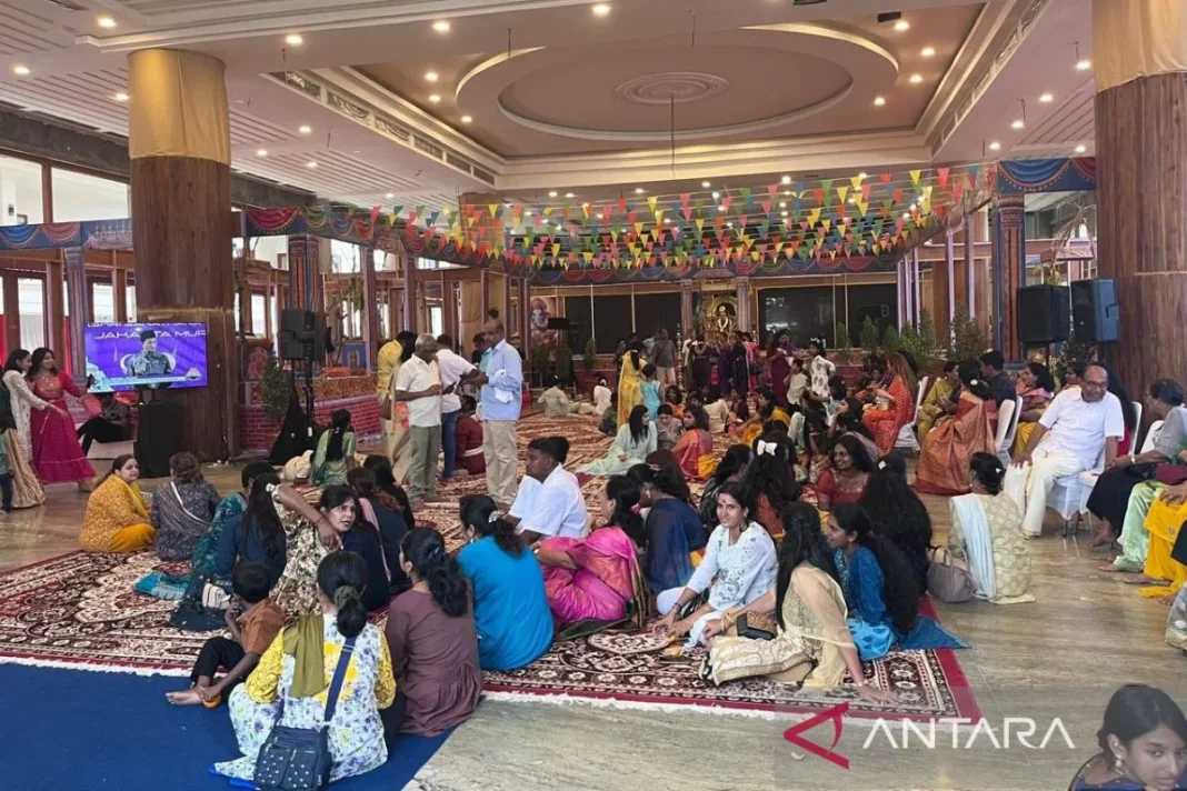 Umat Hindu dari India pun hadir ke peresmian Kuil Murugan Jakarta