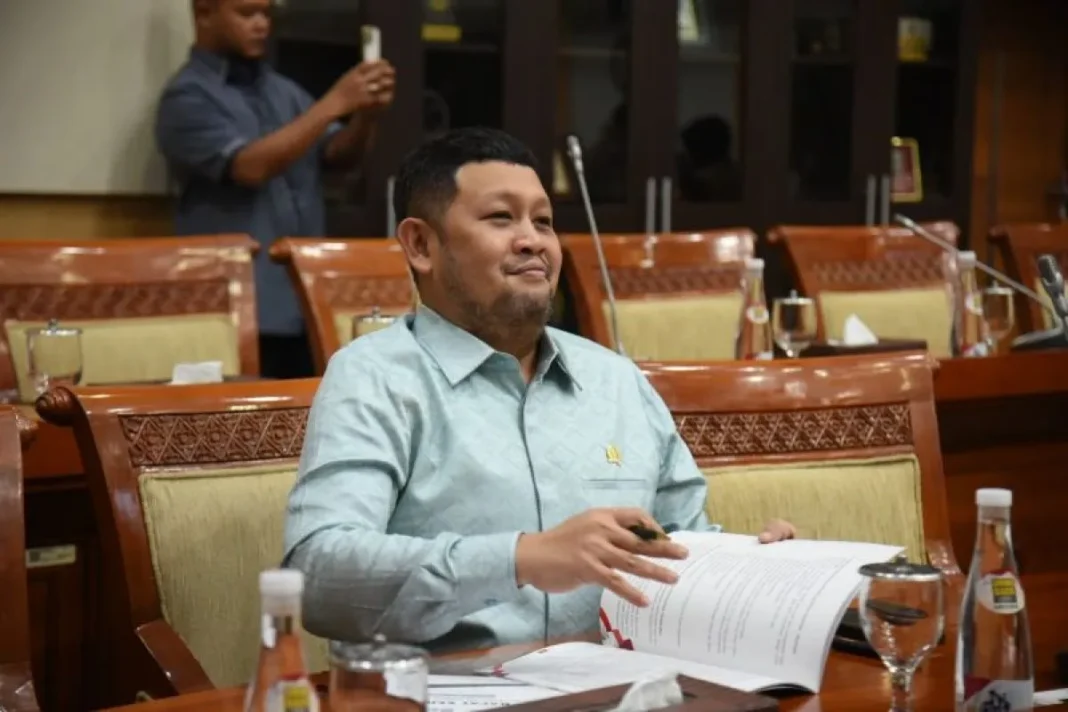 DPR minta polisi tangkap preman berkedok ormas yang minta THR