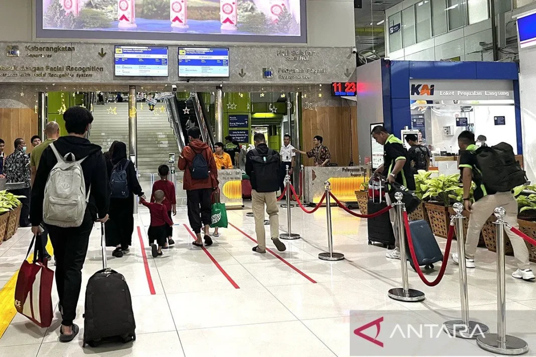 H-6 Lebaran, Stasiun Gambir Berangkatkan 19.371 Pemudik