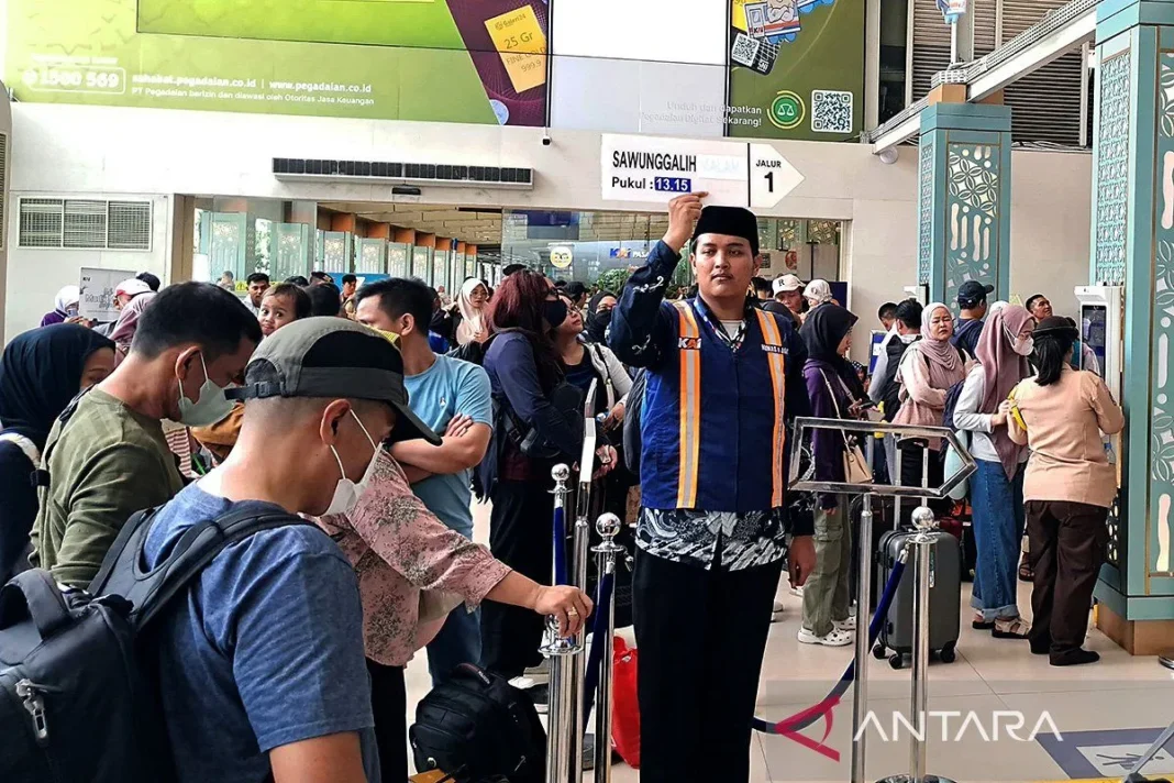 KAI imbau penumpang tak beli tiket lewat medsos pada masa Lebaran 2025