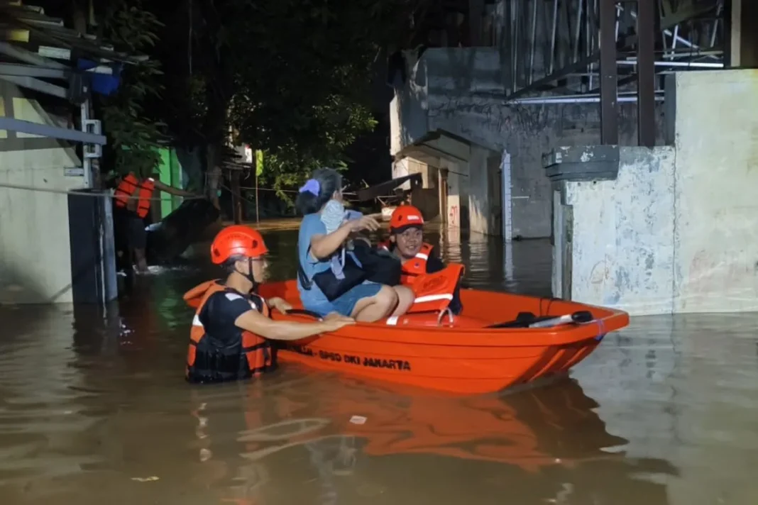 Kali Ciliwung meluap, 28 RT di Jaksel dan Jaktim terendam banjir