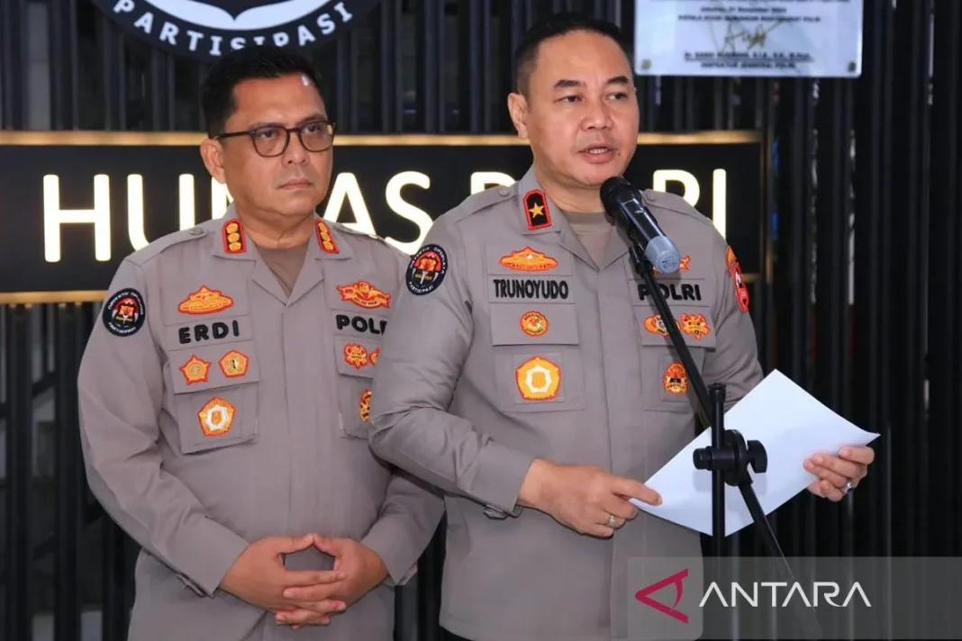 Kapolri naikkan pangkat 3 personel yang gugur saat gerebek sabung ayam